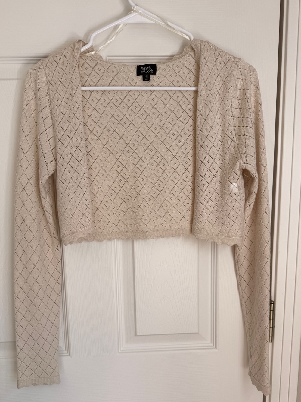 NWOT Beverly & beck  Cream Diamond Pointelle Cropped Shrug
